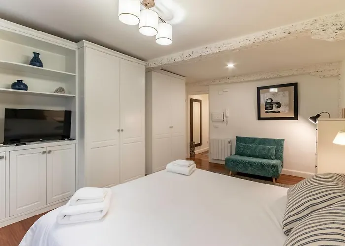 Old Town Xi By Aston *