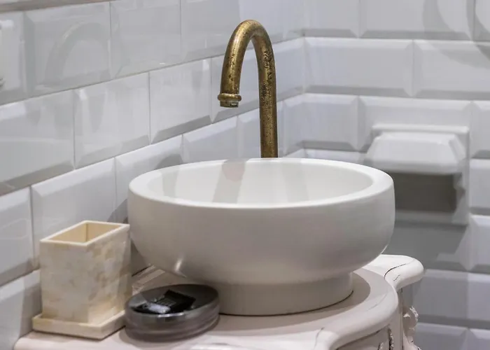 Old Town Xi By Aston *