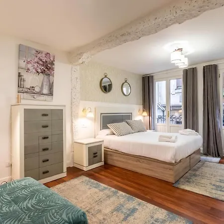 Old Town Xi By Aston Apartment